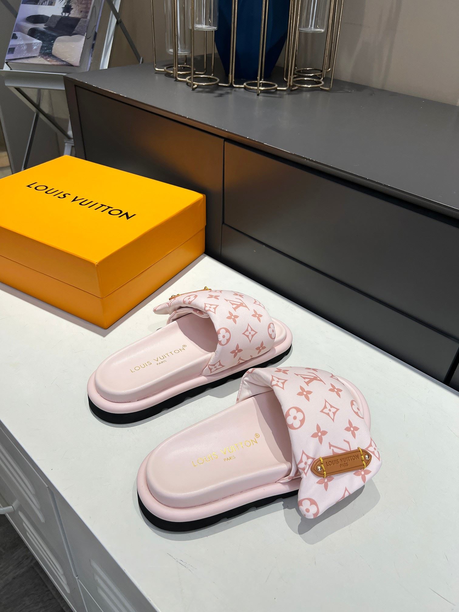 Louis Vuitton Slippers